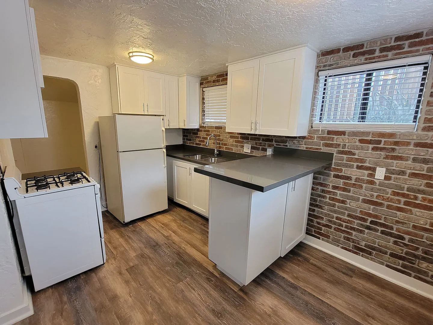 $0 First Month! Charming 1br Garfield District Duplex | Near Downtown Phoenix & Asu + Shared Back... — Photo 2