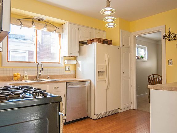 5th image of 29415 Milton Ave