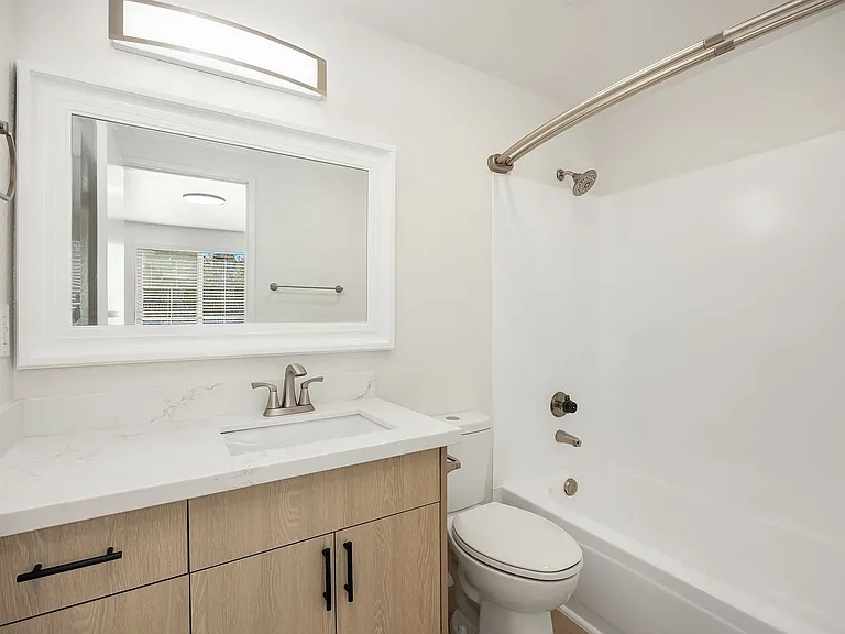 Wellington Place Apartments — Photo 41