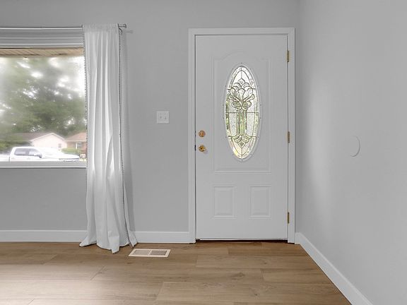4th image of 7605 E Powell Ave