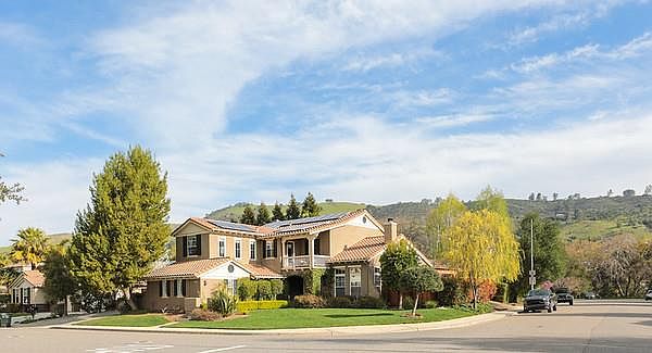 1st image of 19086 Ravenswood Ct