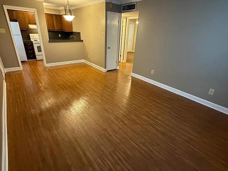 1300 Cardinal Dr #G — Photo 1