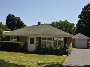 528 Buckingham Pl, Libertyville, IL