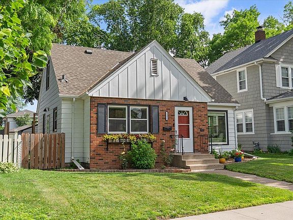 2nd image of 1331 Scheffer Ave