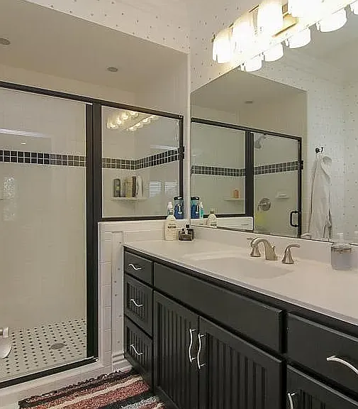 13204 Longwood Ln — Photo 38