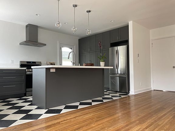 4th image of 4031 Colonial Ave