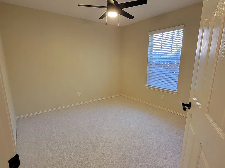 2704 Amherst Ave — Photo 26