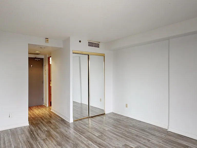 341 Maclaren St — Photo 18
