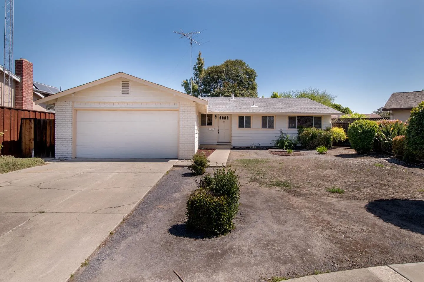 1512 Pyramid Ct photo 1