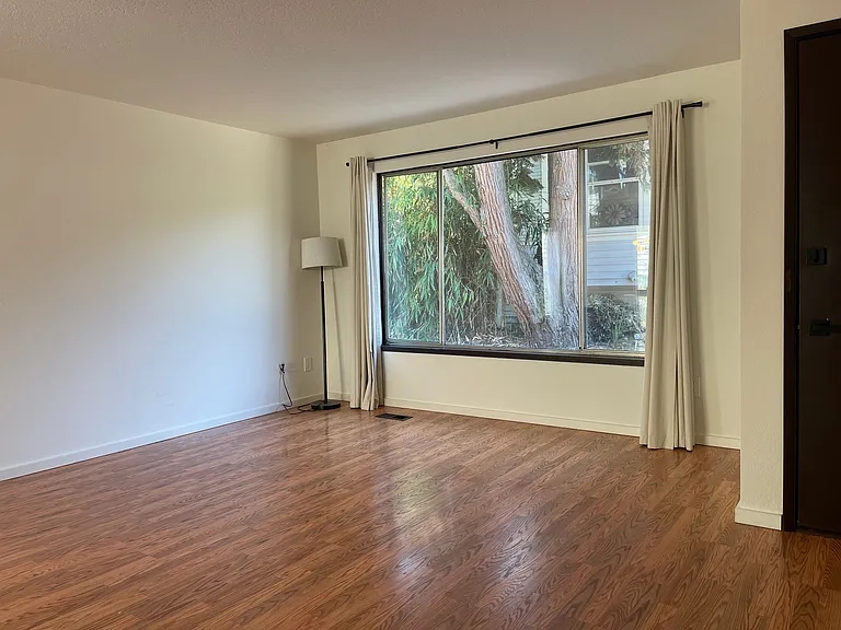 SE 27th Ave — Photo 4