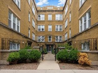 1434 W Roscoe St #1, Chicago, IL 60657