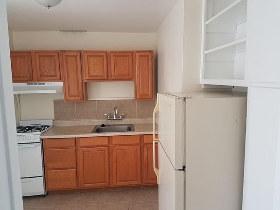 3rd image of 4438 Kansas St