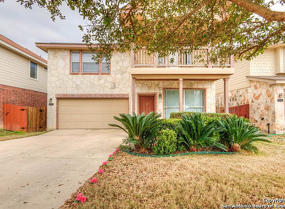 3rd image of 1010 Caprese Ln