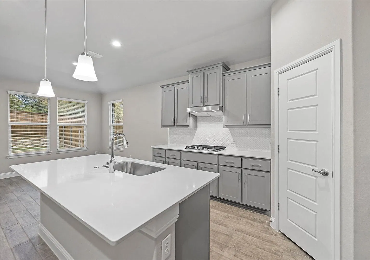 Gorgeous 4 Bedroom 2 Bath Home in Denton, Tx. — Photo 4