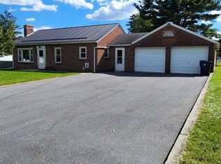 950 Strock Dr, Chambersburg, PA 17202