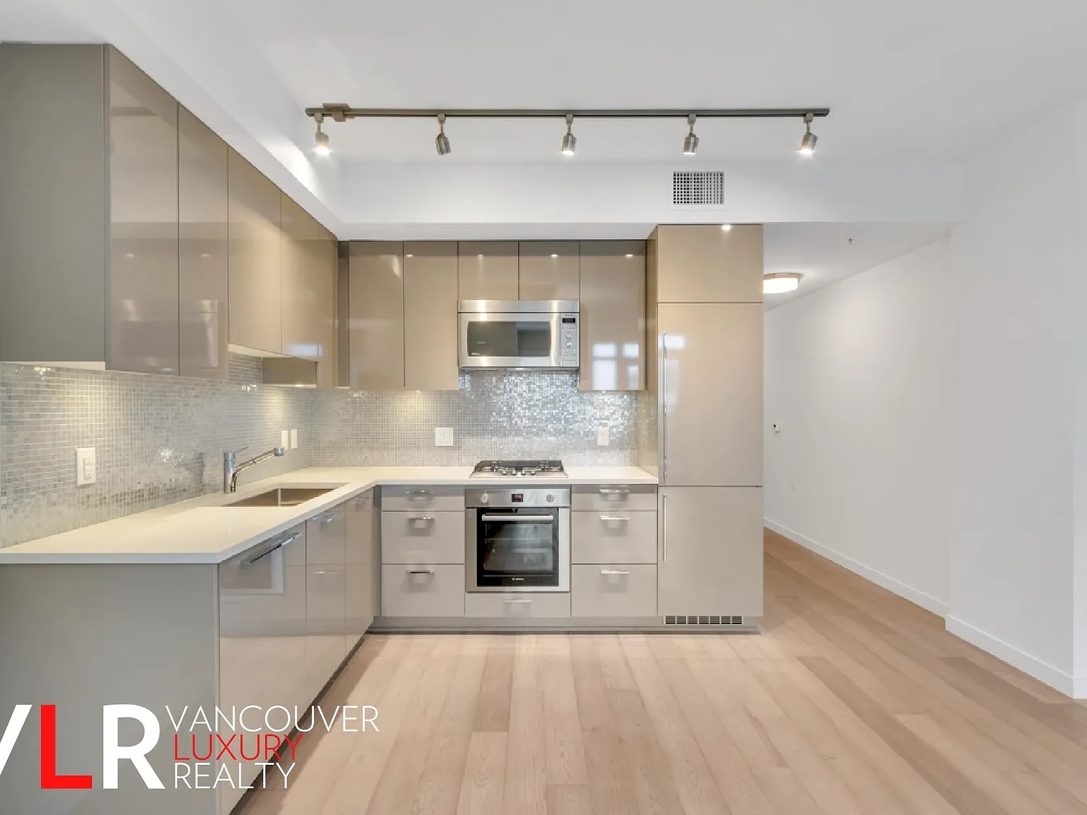 1 bed, 550 sqft, $2,350 — Photo 3