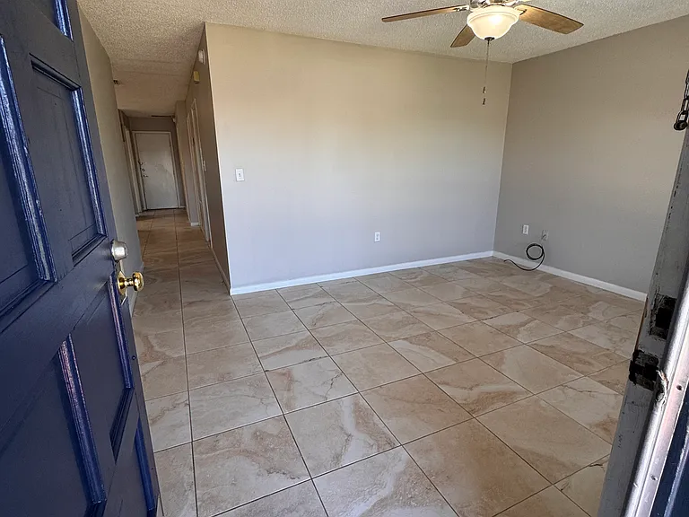 7504 N Thatcher Ave — Photo 7