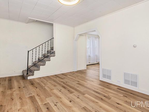 4th image of 609 Florence Ave