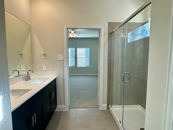 4th image of 801 Lullaby Ln