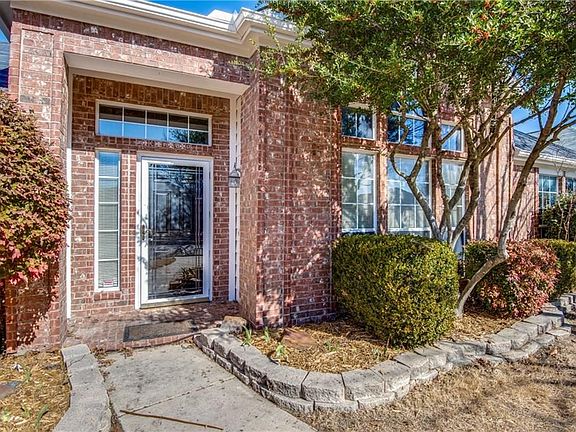 3rd image of 10704 Camelot Dr