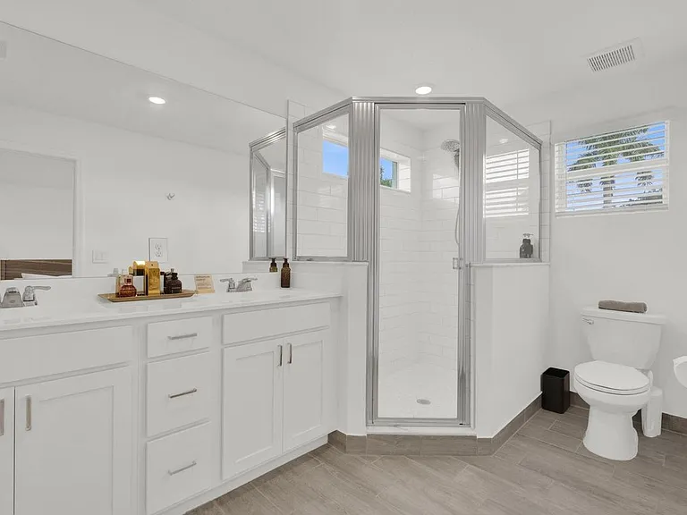 4246 Lagoon Shore Dr — Photo 9