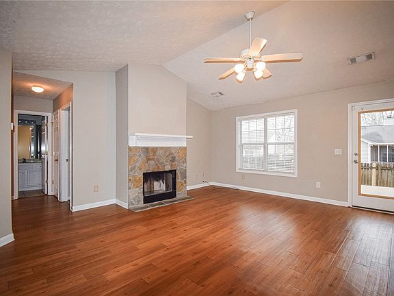 4th image of 2152 Herndon St