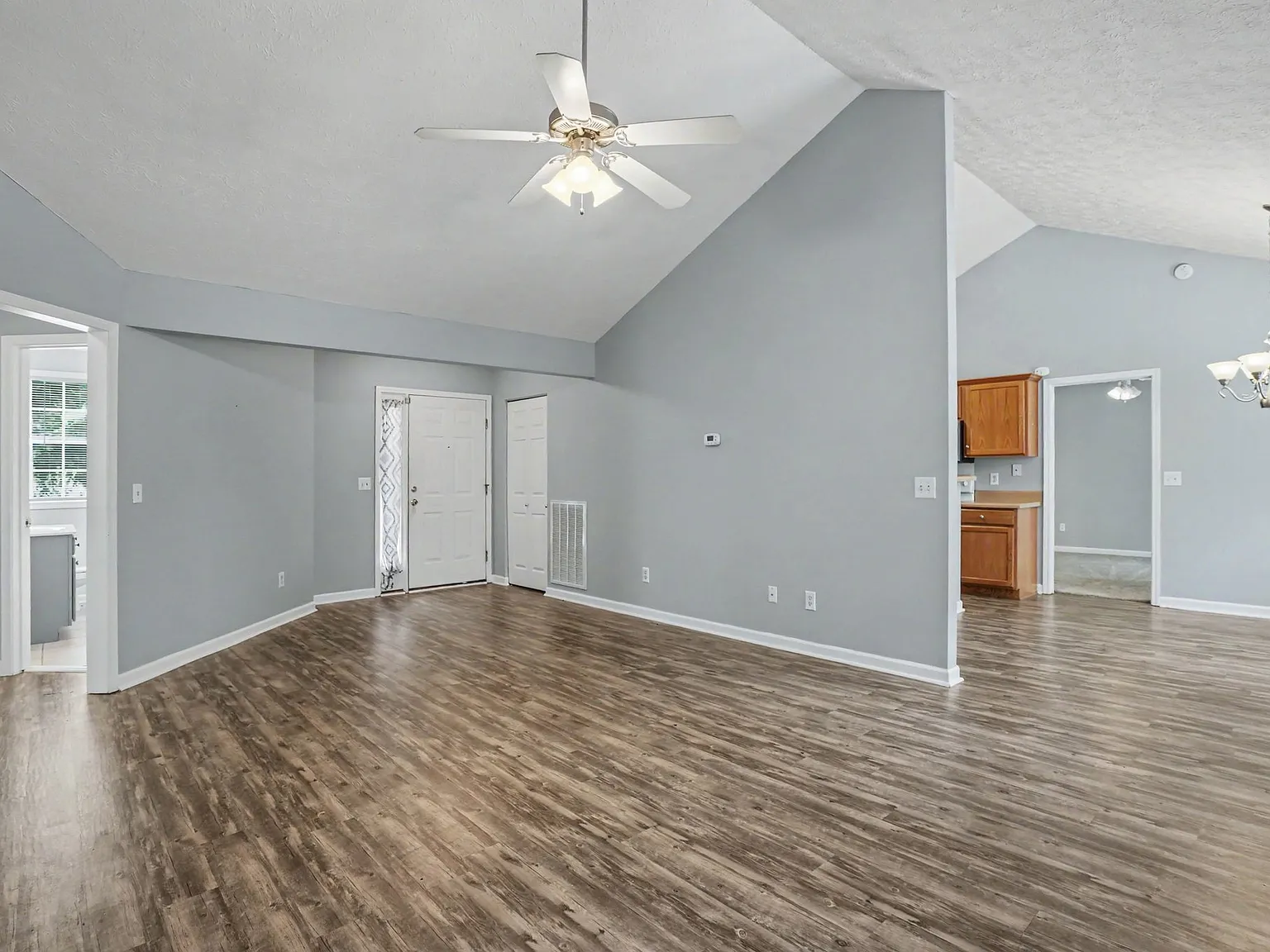 3 bed, 1845 sqft, $2,200 — Photo 4