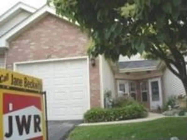 80 Golfview Dr, Glendale Heights, IL 60139