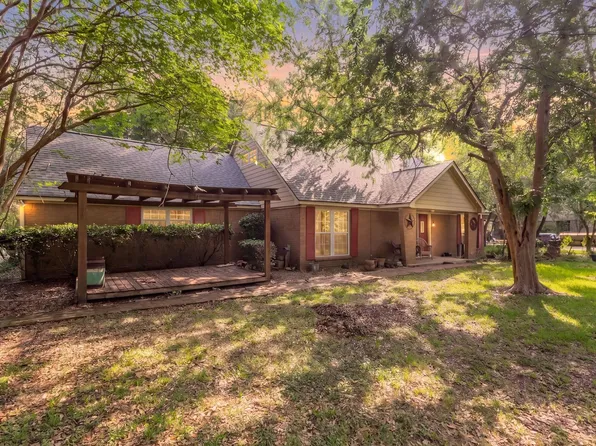 334 Pinehurst Dr, Sour Lake, TX 77659