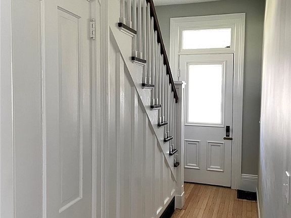 4th image of 208 N Hambden St
