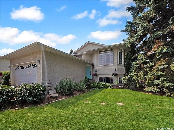 3rd image of 42 Willow CRESCENT