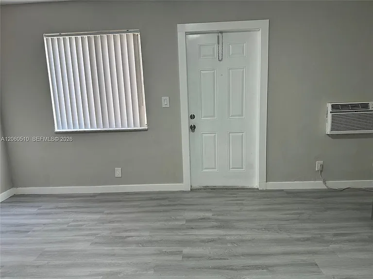 501 SE 23rd St #12 — Photo 2