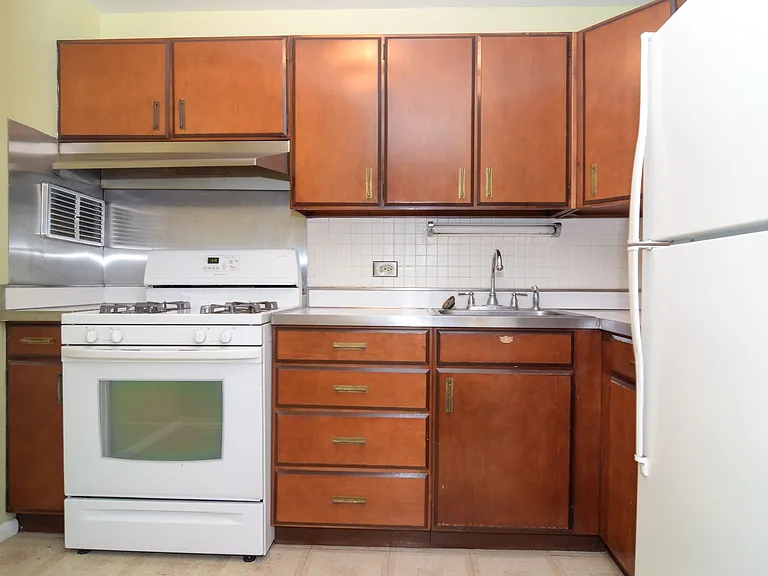 400 E Randolph St #2022 — Photo 5