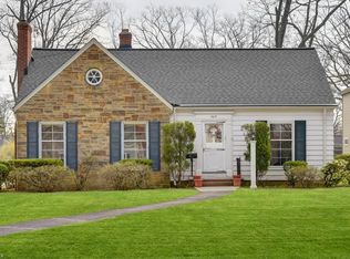 505 Lake Forest Dr, Bay Village, OH