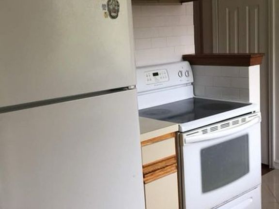 4th image of 23 Lemontree Ct #1