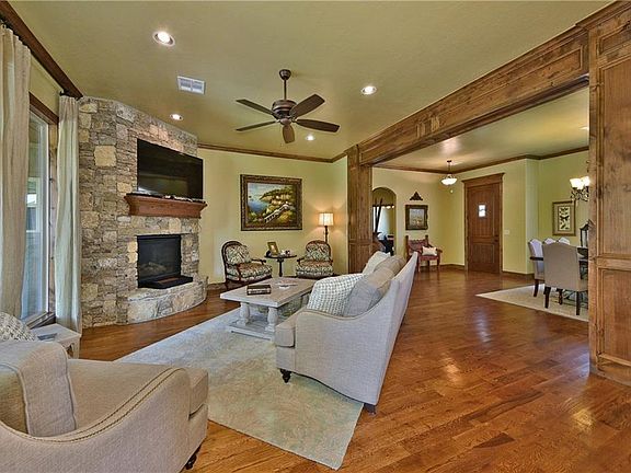 5th image of 19901 Oakshire Dr