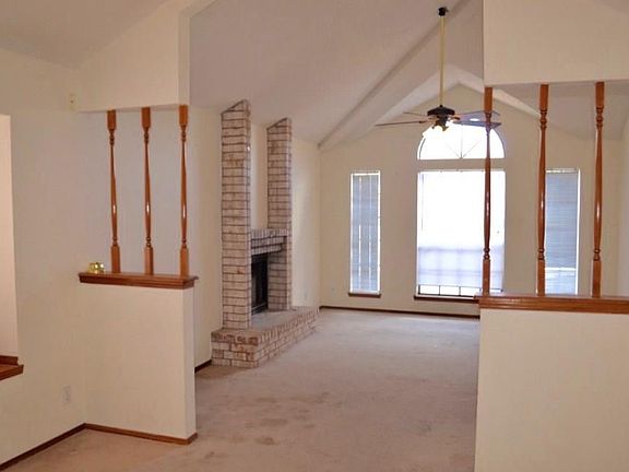 2nd image of 1105 Chiricahua Dr