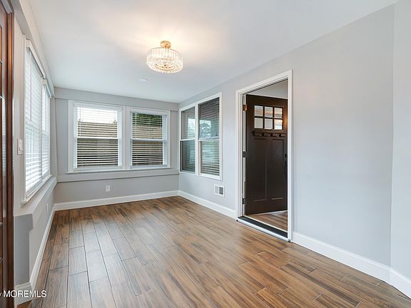 4th image of 423 New Market Road