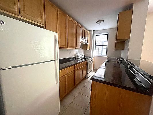 2nd image of 577 Isham St APT 1B
