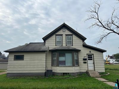 109 NE 4th St, Madison, SD, 57042