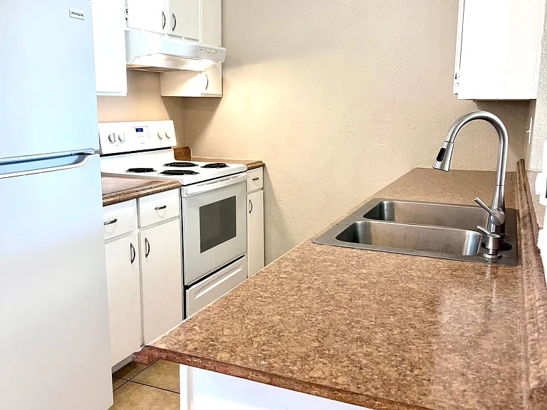 5125 E 2nd St #4 — Photo 2