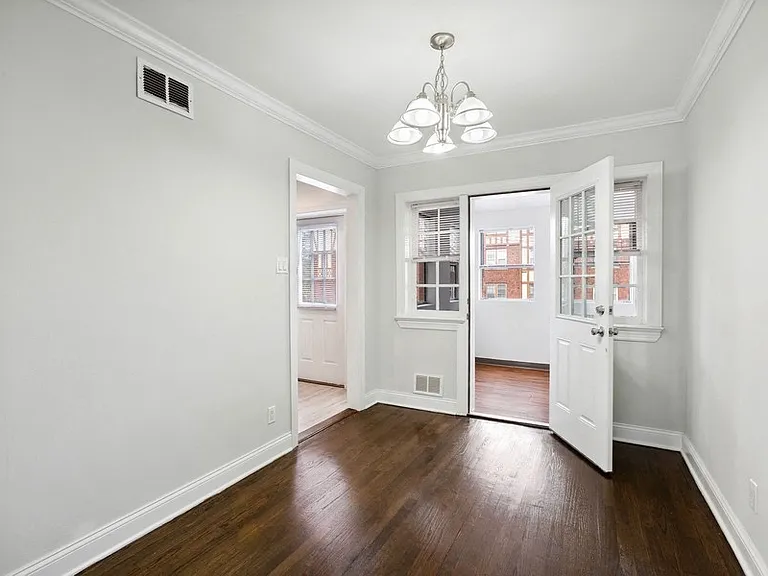 Scotland Park Townhomes — Photo 8