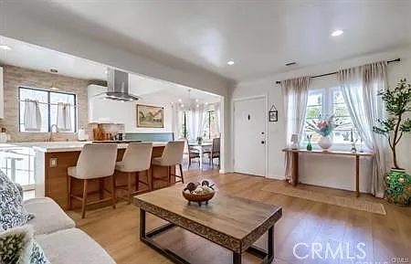 3 bed, 1304 sqft, $4,250 — Photo 4