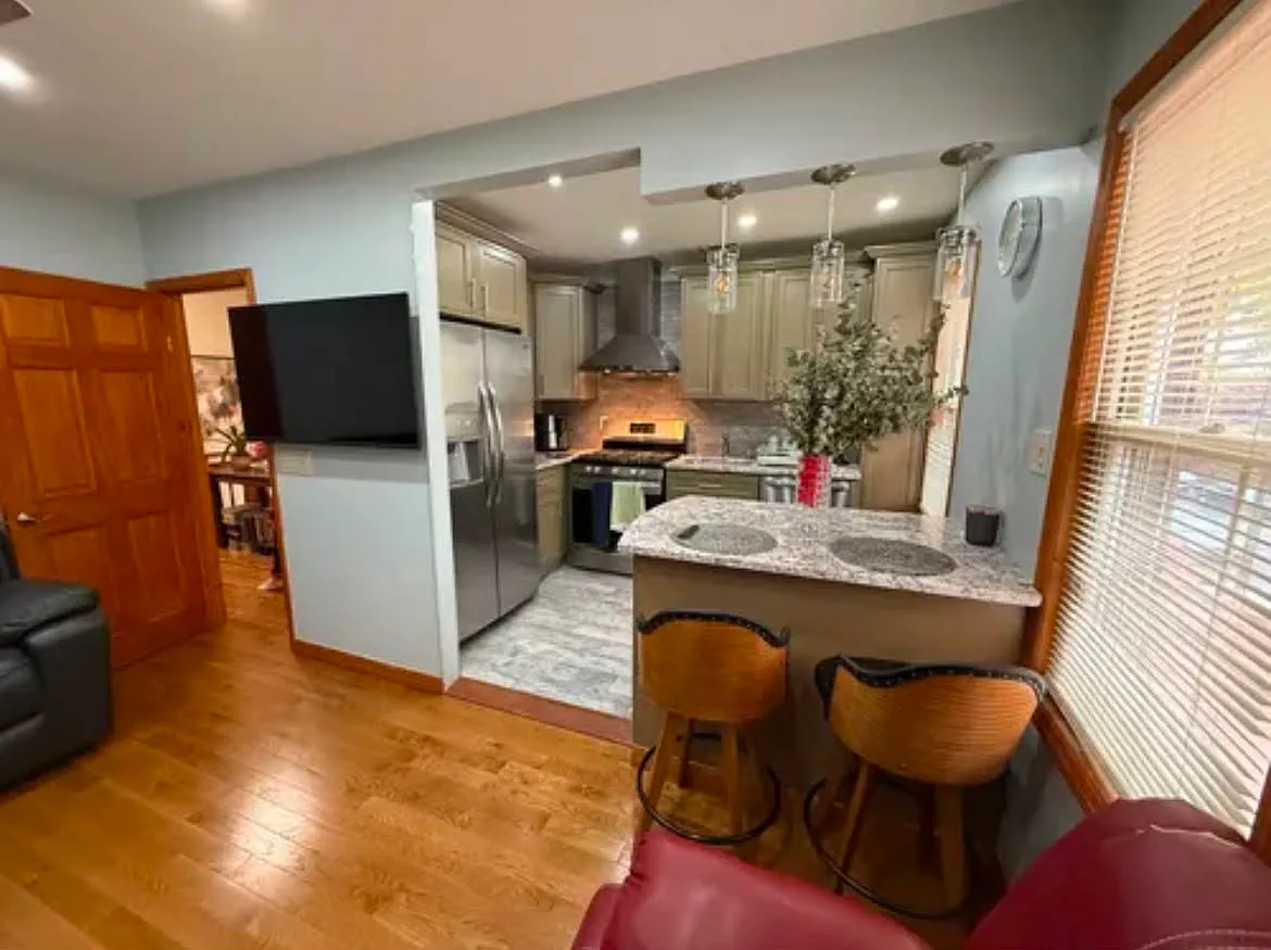 2 bed, $2,800 — Photo 2