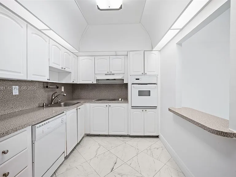19380 Collins Ave #1122 — Photo 7