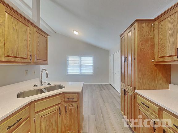 5th image of 2289 Broadmoor Ln