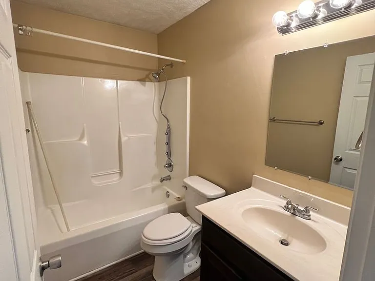 5802 Lake Erie Dr — Photo 9