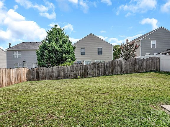 4th image of 825 Chastain Ave