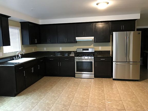 3rd image of 10802 Willowbrook Ave