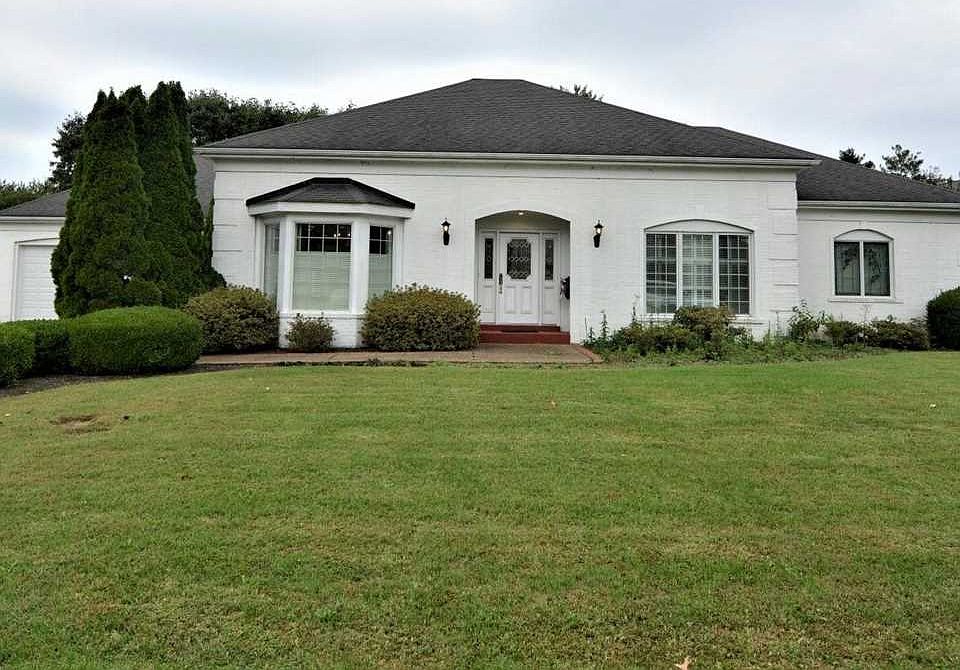 1st image of 215 E Meade Dr